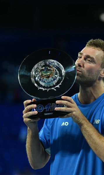 Punctul de un milion de dolari    VIDEO.  Un   jucător de tenis  amator a câștigat marele premiu al unui turneu inedit. Ce va face cu banii