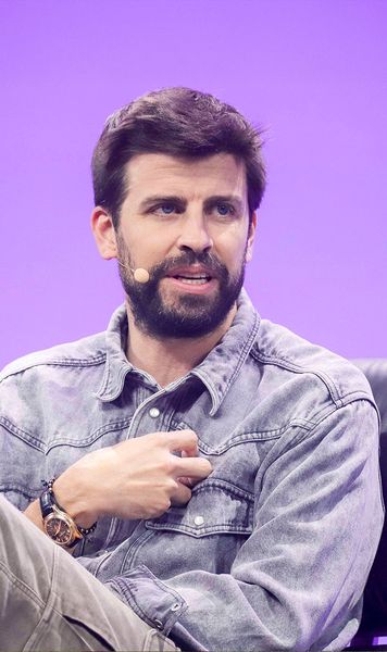 Pique îl ia peste picior pe Arbeloa  Fostul fundaș al Barcelonei,   gluma zilei  după eliminarea madrilenilor din Cupa Spaniei