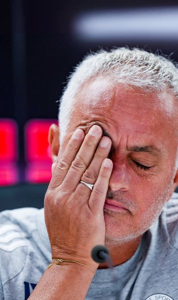 Mourinho, furios după eliminare  Tehnicianul a răbufnit după ce   Benfica a fost învinsă  de rivala Porto: „De ce îmi pui această întrebare?”