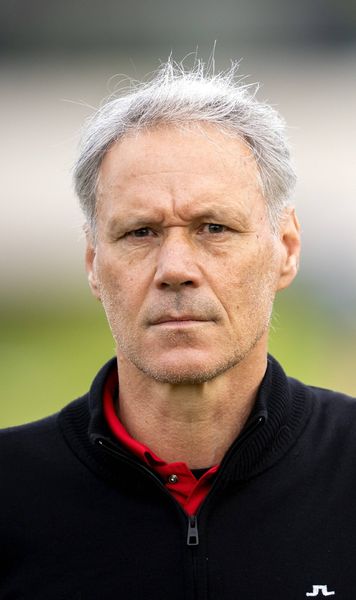 „Suntem șocați!”  Motivul retragerii bruște a   legendei Marco van Basten  din televiziune