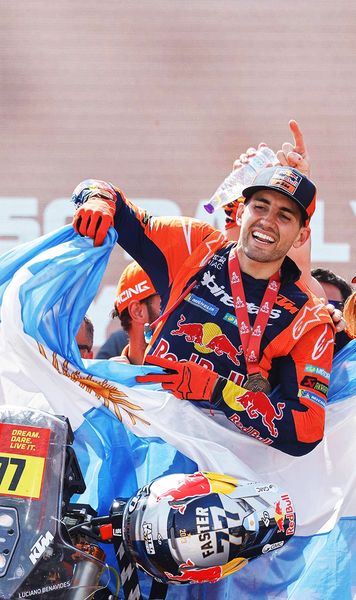 Final incredibil în Dakar  A profitat de necazul rivalului și e campion!   Despărțiți de doar 2 secunde:  „Am visat că Messi îmi dădea trofeul”