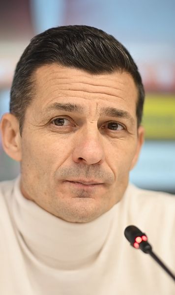 „Poate să plece oricine”  Gâlcă, despre transferurile de la Rapid »   Ce jucător așteaptă:  „Acoperă mai multe posturi”