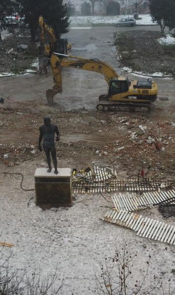 Unde mută statuile  Motivul pentru care   statuia lui Patzaichin  nu a fost atinsă de buldozere: ce se întâmplă cu monumentele de la Dinamo