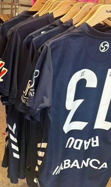 Fenomen la Celta Vigo    FOTO.  Ideea lui   Ionuț Radu  a ajuns în magazinele din Spania » Cât costă tricoul special purtat de portar