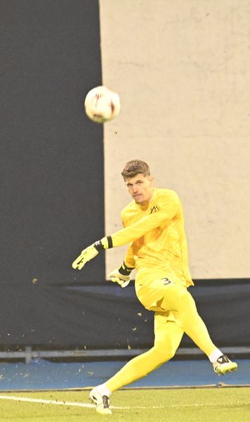 „Ne-am întrerupt”  Darius Olaru   a găsit explicația  pentru înfrângerea cu Dinamo Zagreb + Târnovanu: „Nu e OK ce se întâmplă!”