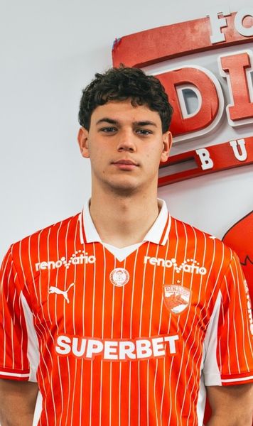 Matteo Duțu, prezentat oficial la Dinamo  Pe cât timp a semnat și ce număr va purta  fundașul trecut pe la   Lazio și AC Milan