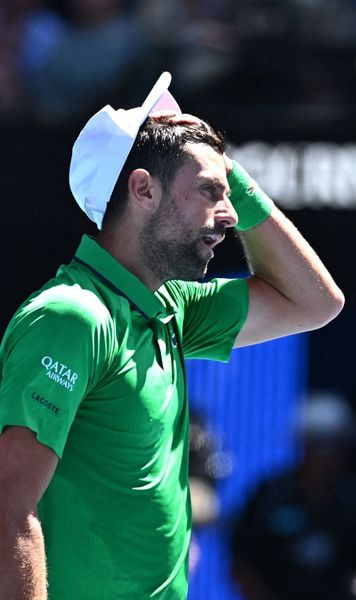 Djokovic, aproape de descalificare!    FOTO.   Moment tensionat la   Australian Open,  după ce sârbul s-a enervat » Gest iresponsabil