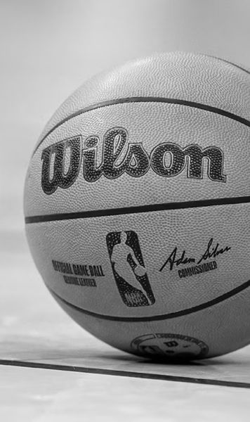 Panică în Minneapolis, meci reprogramat     Un om a fost ucis de ICE,  în apropierea arenei pe care trebuia să se joace o partidă din NBA