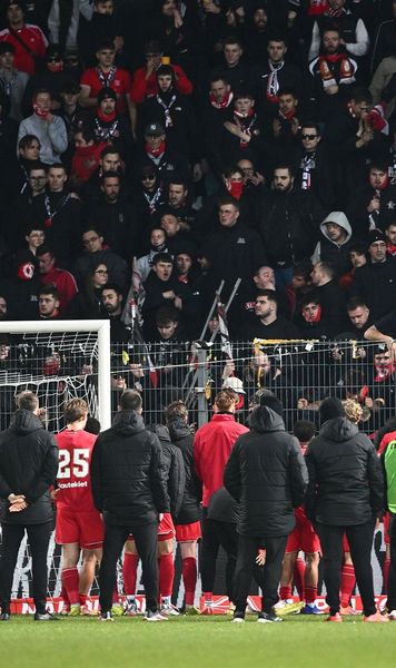 Tensiuni în Belgia    VIDEO.  Fanii fostei echipe antrenate de   Mircea Rednic  au intrat cu forța în vestiarul favoriților