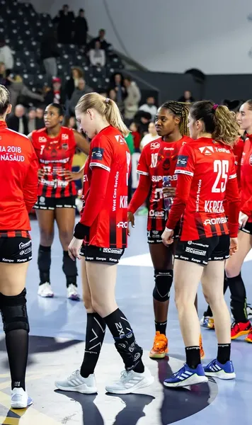 Gloria Bistrița - Gyor 22-27  Elevele lui Carlos Viver au condus la pauză, dar au pierdut la scor în fața   campioanei Europei