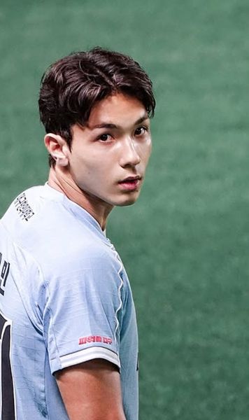 „Mama nu m-a lăsat să joc pentru România”  Fotbalistul româno-coreean   Se-min Park  își spune povestea pentru   GOLAZO.ro