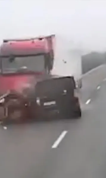 Șoferul ar fi fost drogat  Noi detalii despre accidentul tragic în care și-au pierdut viața fanii PAOK: „A tras câteva fumuri dintr-o   țigară cu canabis”