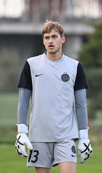 „Vreau să joc fotbal, nu țurca”  Gigi Becali a vorbit cu tatăl fotbalistului înainte de   a debuta la FCSB:  „Nu vreau să-l nenorocesc, dar nu mai suport”