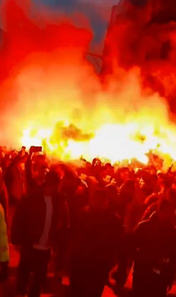 Haos în Manchester   Ultrașii de la   Galatasaray  au blocat centrul orașului, înainte de meciul cu City
