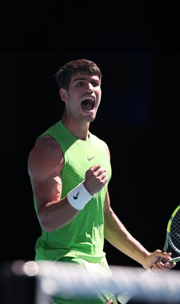 Semifinală incredibilă la Melbourne   Carlos Alcaraz s-a calificat în   finala Australian Open!  S-a doborât un record vechi de 17 ani  