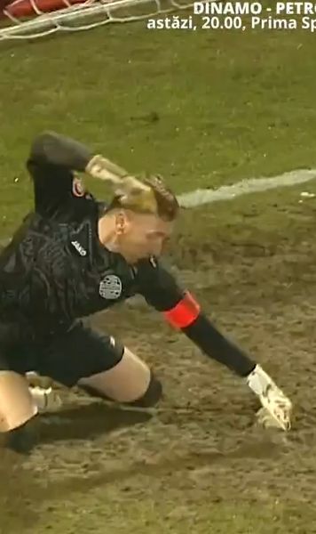 Salvați de gazon    FOTO.    Noroc incredibil pentru CFR Cluj!  Ce s-a întâmplat la penalty-ul care i-a readus în meci cu Metaloglobus