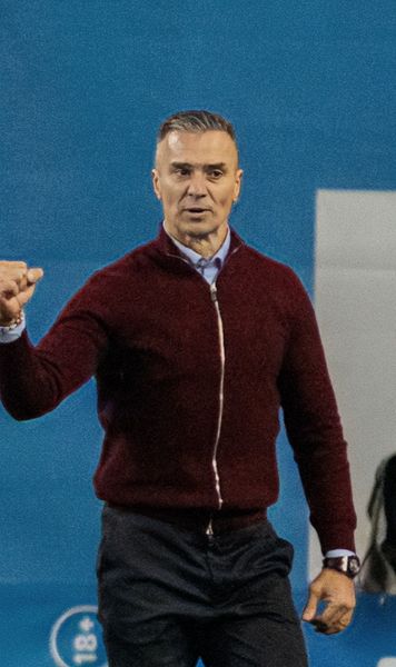 „E un defect”  Daniel Pancu a vorbit despre gesturile sale: „Asta se întâmplă   când mă vedeți că fac ca maimuța  pe bancă”