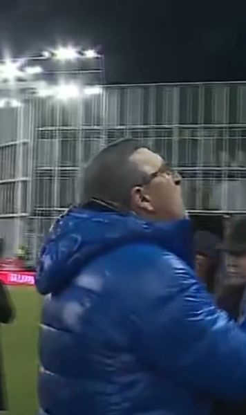 Moment tensionat    FOTO.     Eugen Neagoe  s-a dus la fanii lui Dinamo după ce a fost înjurat: „Băăă, niciodată nu v-am jignit!”