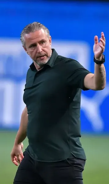  Reghecampf, victorie mare în Africa     Al-Hilal Omdurman  a învins finalista Ligii Campionilor și e la un pas de sferturi