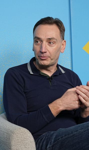 Pe cine a deranjat Naum în politică  Momente tensionate după un meci al naționalei.   Un baron PSD s-a enervat  pe Radu Naum