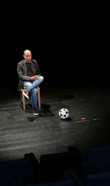 Cea mai mare gafă din carieră  Un fost arbitru FIFA rememorează cum   a dat două penalty-uri inexistente:  „Ce-o fi fost în capul meu?”