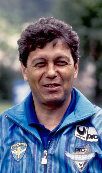 Lucescu, evadare din spital  Internat în 1992, după un preinfarct,   „Il Luce” s-a ascuns în tribune  și a condus Brescia printr-o stație de emisie-recepție
