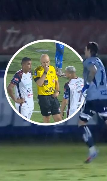 Portarul a fugit la vestiare!    Un meci a fost întrerupt 4 minute,  după care goalkeeperul s-a întors zâmbind pe teren 