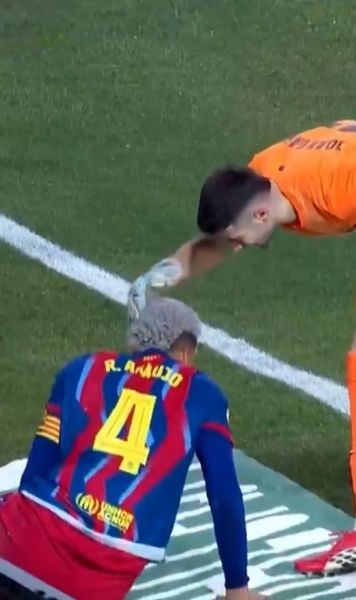 Ce-a fost în mintea lui Joan Garcia?!     FOTO:    Neatenția portarului,  în meciul cu Albacete, o putea costa scump pe Barcelona