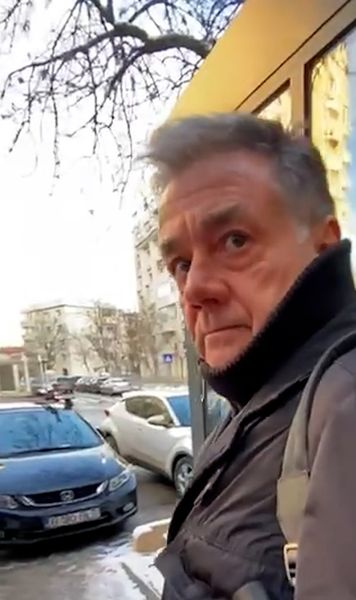 Vassaras, agasat în centrul Bucureștiului  Șeful CCA, luat la întrebări de un cetățean nemulțumit:   „Există blat în fotbalul românesc?”