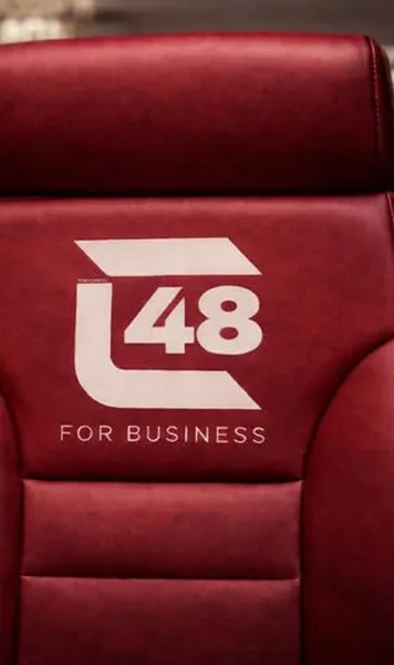 „Premieră în fotbalul românesc”   Anunțul făcut de   Dinamo:   „Alături de membri ai board-ului și de partenerii clubului”