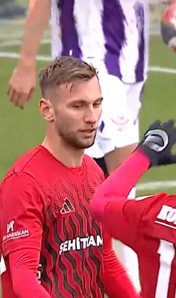 Românii, decisivi în Turcia    FOTO:    Denis Drăguș  a înscris o „dublă” pentru Gaziantep în Cupă