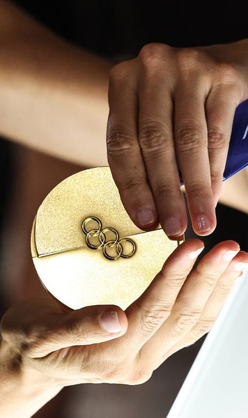 Cele mai scumpe medalii  Motivul neașteptat pentru care aurul și argintul olimpic de la JO 2026   valorează mai mult  decât la orice altă medalie din istorie