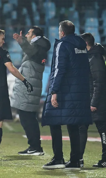  &bdquo;Nu vezi?!&rdquo;&nbsp;Darius Olaru a cedat!  A strigat nervos spre Charalambous &icirc;n timpul meciului cu Oțelul: cum a reacționat antrenorul