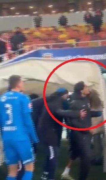 Scene incredibile după Dinamo - Craiova    FOTO.  Istvan Kovacs, lovit cu un obiect din tribună,   Ștefan Baiaram  s-a scuipat cu un fan dinamovist: „Ai voie să faci orice la stadion?!”