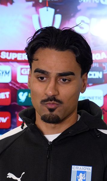 „Nu trebuia s-o fac, dar nu regret!”    VIDEO+FOTO.    Baiaram,  după ce s-a scuipat cu un fan dinamovist:   „Sunt român!  Nu înțeleg răutatea”