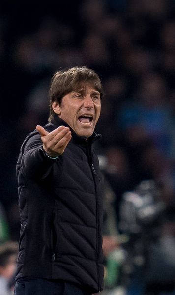 Conte a erupt!    VIDEO.  Arbitrul nu a auzit insultele, însă imaginile TV l-au dat de gol pe antrenorul lui Napoli:   „Mergi la VAR, tâmpitule!” . Ce riscă