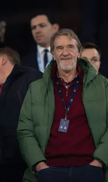 Scandal la Man. United  Un coproprietar a fost nevoit să își ceară scuze după ce a afirmat că Marea Britanie ar fi   „colonizată de imigranți”.  Ce mesaj a apărut la stadion