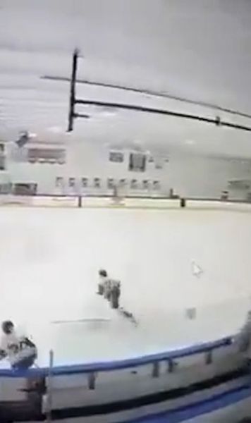 Teroare la un meci între licee    Un bărbat a ucis două persoane și a rănit alte 3!  » Mărturia unui jucător: „Am fugit la vestiar și ne-am baricadat acolo!”