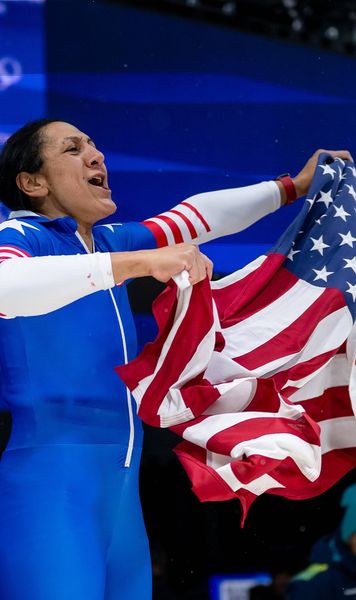 Campioana cu inimă de aur  Poveste de film la Jocurile Olimpice. Locul 1 la 41 de ani, doi copii surzi, unul cu sindrom Down:   „Soldații mei”