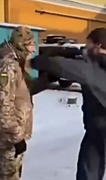 A lovit cu pumnul un militar  Scandal uriaș în Ucraina »   Ce riscă un jucător  după agresiunea sa și cum se apără. „Le-ar fi curățat ghetele rușilor”