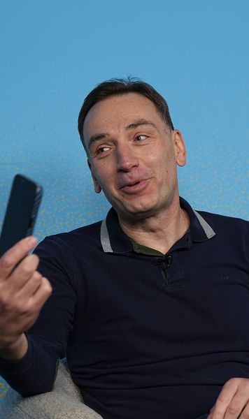 „Voi cum faceți, mă?!”  Jurnalistul revoltat că   românii rămân în urmă:  „Alții cum pot? Să-i aducem pe toți aici”