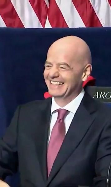 Infantino, apariție bizară    FOTO.   Președintele FIFA a participat la   Consiliul pentru Pace  al lui Trump! Și-a pus pe cap o șapcă controversată