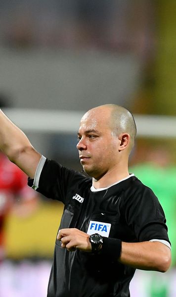 „Bă piticule!”    Marius Avram, măsurat la perete:  „M-au avertizat să nu mă ridic pe vârfuri” + Cum trec arbitrii peste greșeli și acuzații