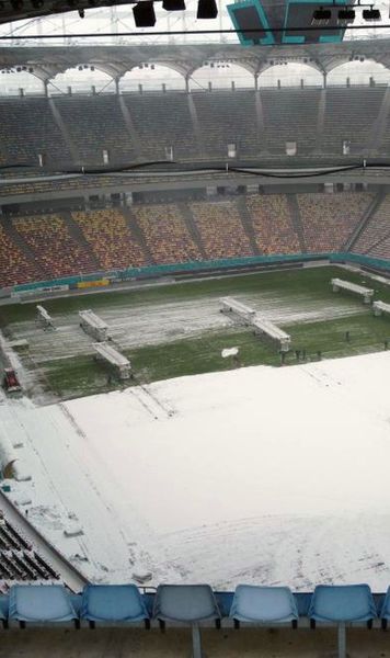 CONDIȚII GRELE     VIDEO+FOTO  Cum arată Arena Națională înainte de Rapid - Dinamo: peisaj de iarnă plină! Se lucrează intens, dar   gazonul suferă