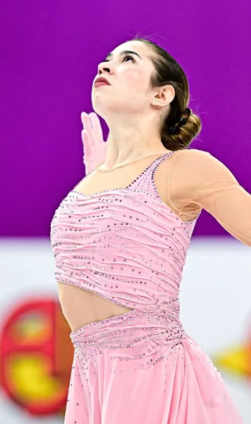 „Nu mi se oferă nicio șansă”  Campioana națională a României la patinaj artistic, Ana Beșchea, spune că   s-ar putea lăsa de sport  din cauza lipsei infrastructurii