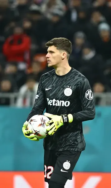 Ce se întâmplă cu Târnovanu  Antrenorul FCSB-ului mizează în continuare pe   Matei Popa  în locul portarului naționalei: „Este out”