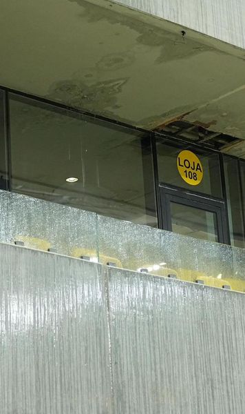 ARENA RUȘINII   Imagini dezolante de la Arena Națională: „plouă” în zona VIP, fotolii deteriorate și   un gazon deplorabil 