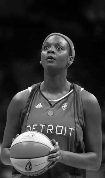 Dublă campioană WNBA a murit la doar 43 de ani  S-a stins din viață în urma unui   tragic accident rutier