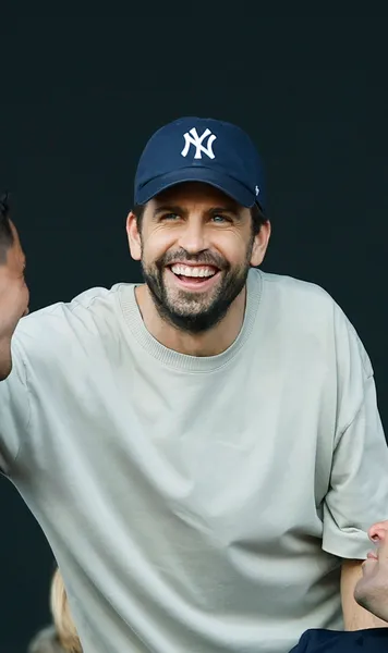 Afiș controversat în Madrid   Kings League, promovat cu un atac mascat la Arbeloa. Lui Casillas nu i-a venit să creadă:   „Pique, cât de mult îți place să provoci!”