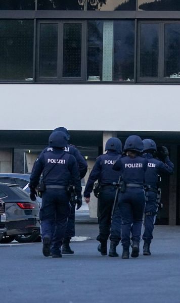 Le-a filmat la dușuri și în vestiar!  Caz scandalos în fotbalul austriac. Victimele, furioase după sentință:   „Au fost și minore”